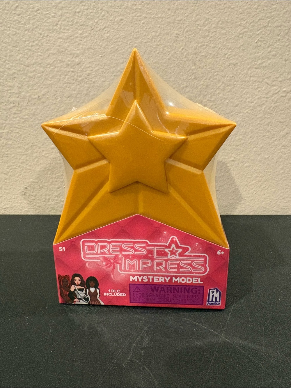 Dress To Impress MYSTERY MODEL (1 DLC INCLUDED & 8 Mystery Items) Ages 6+